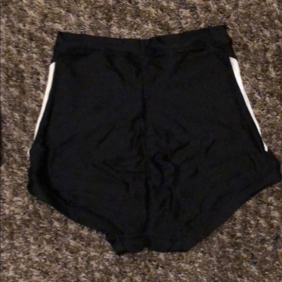 Bikini - Picture 2 of 4